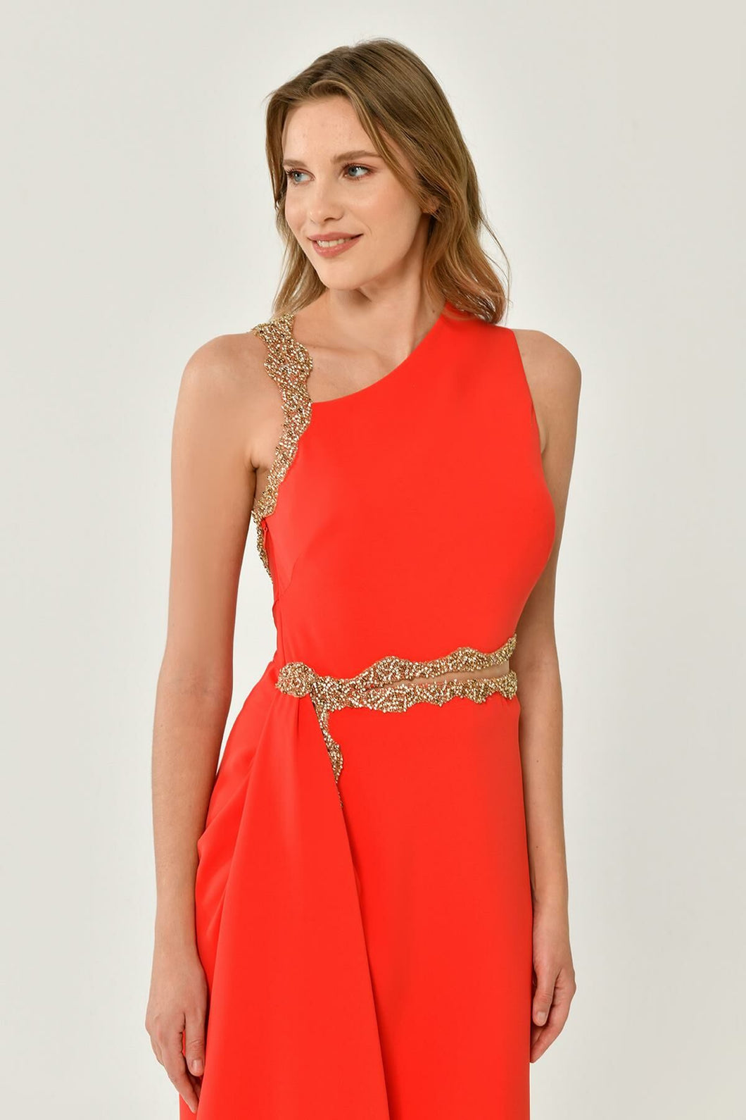 One-Shoulder Crepe Long Evening Dress Adorned with Waist Accessory
