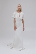 Load and play video in Gallery viewer, Rosa Bolero in Blanc
