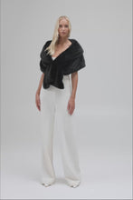 Load and play video in Gallery viewer, Champagne Wrap in Black
