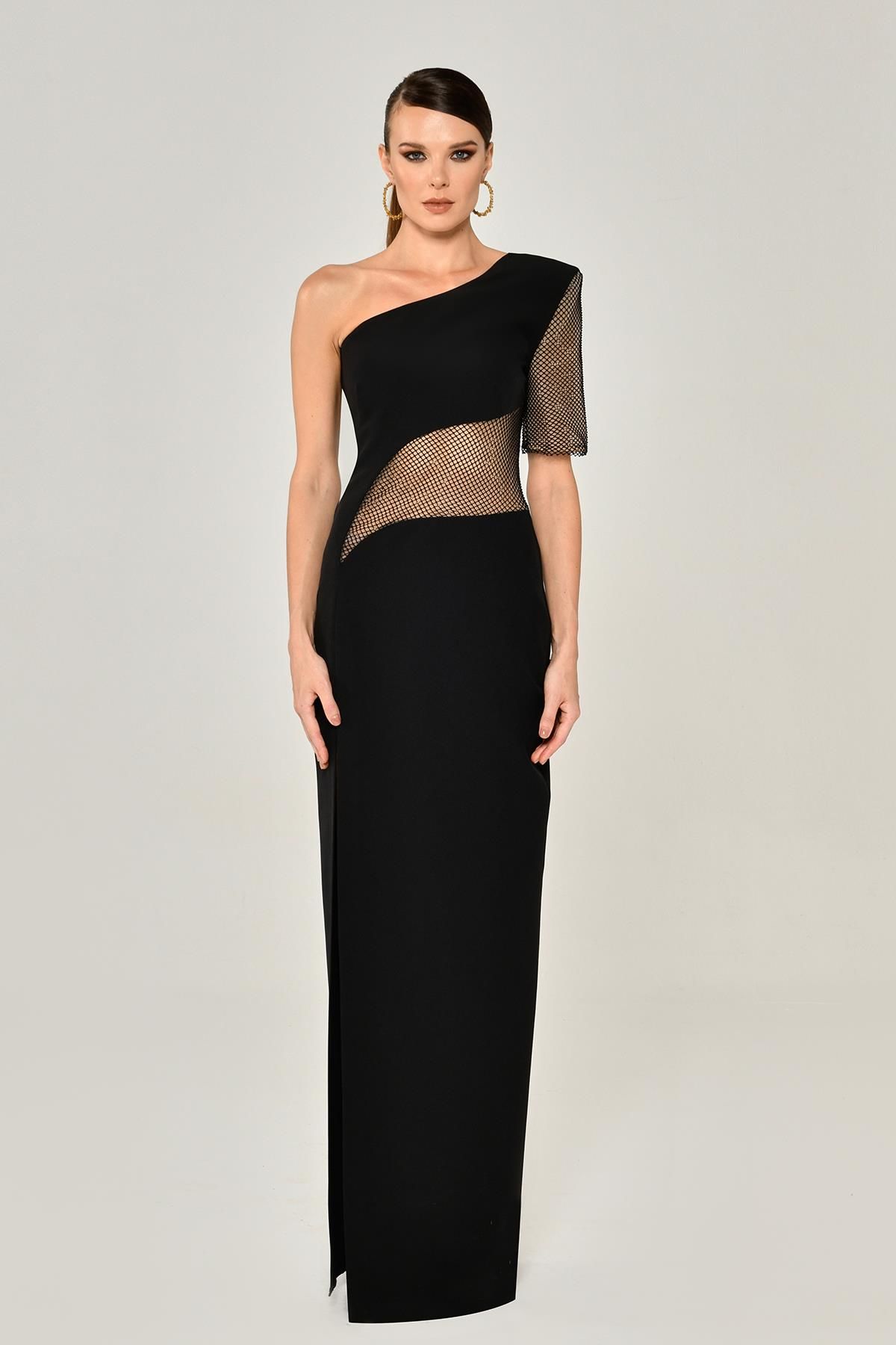 Noiréa Gown