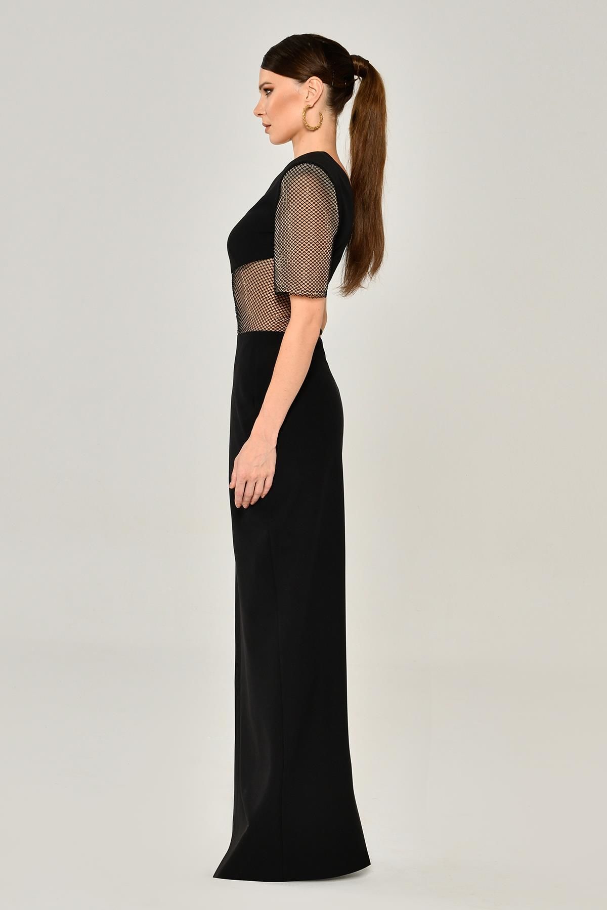 Noiréa Gown